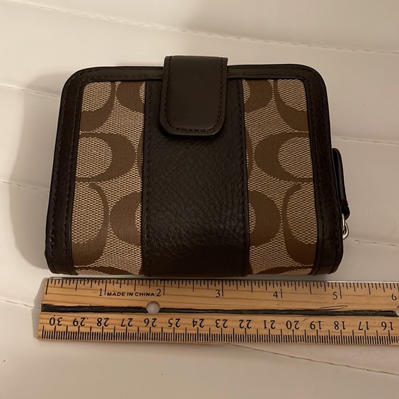 Coach signature wallet with zippered coin /card compartment - Picture 9 of 10